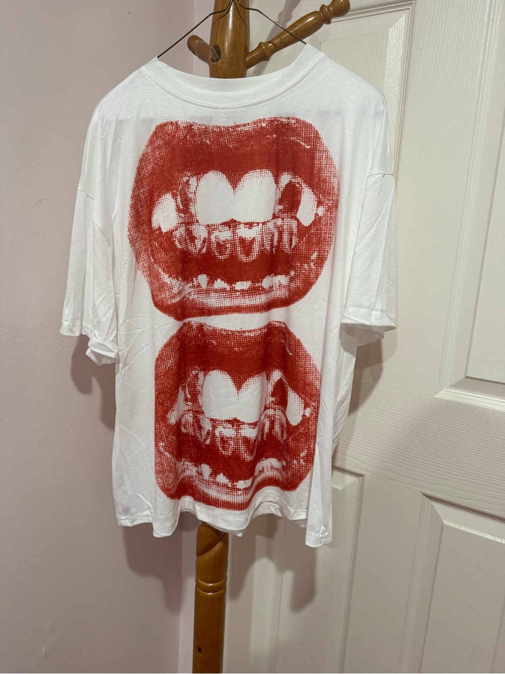 nwot White Graphic Tee with Red Mouth Print